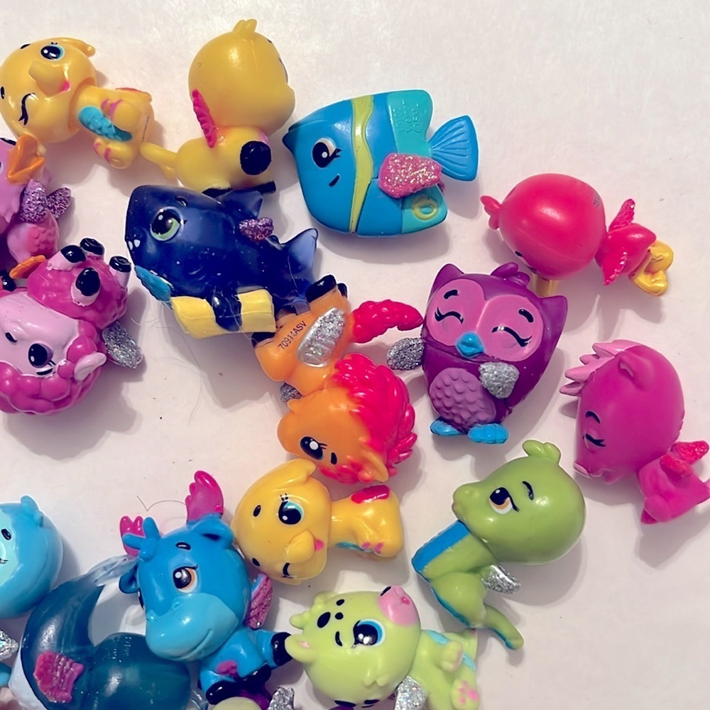 Hatchimals CollEGGtibles Lot of 36 Assorted Figures Flocked Wings - Picture 3 of 3